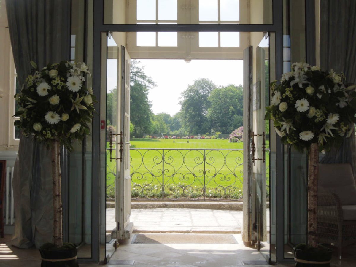 Vue du Parc depuis l’intérieur du château d'Argeronne